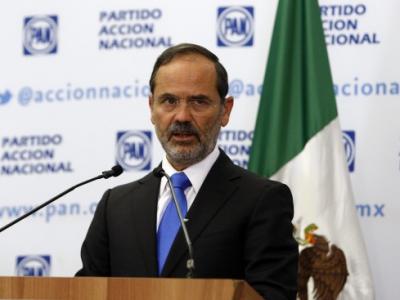 El presidente del gobernante Partido Accin Nacional (PAN), Gustavo Madero, habla el sbado 30 de junio de 2012, durante una rueda de prensa en Ciudad de Mxico. EFE/Archivo