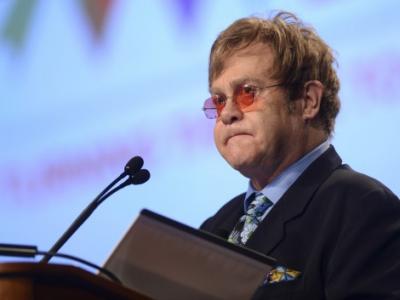 El cantante britnico Elton John ofrece un discurso durante la segunda jornada de la XIX Conferencia Internacional del Sida, que se celebra en EE.UU. por primera vez desde 1990 y ha congregado a miles de asistentes, en Washington. EFE