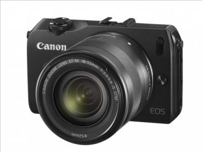 Imagen facilitada por Canon, el fabricante nipón de óptica y material fotográfico, de su nuevo modelo, EOS M, su primera cámara compacta sin espejo, con lentes intercambiables y 18 megapíxeles, que pondrá a la venta en Japón a mediados de septiembre. EFE 