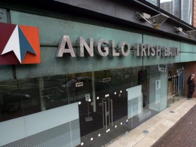 Vista de una sucursal del banco Anglo Irish Bank en Belfast, Irlanda del Norte. EFE/Archivo